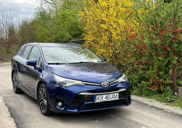 toyota avensis Toyota Avensis cena 66900 przebieg: 106000, rok produkcji 2018 z Kraków